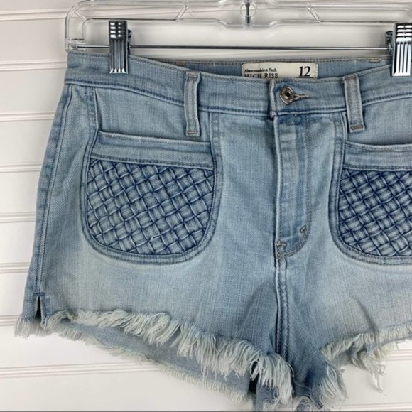 Abercrombie & Fitch Light Wash Woven Pocket Shorts - Picture 4 of 10